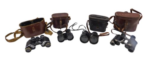 Various pairs of binoculars. (4)