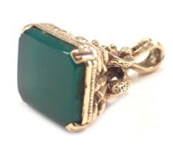 A 19thC 9ct gold framed seal fob, set with green agate, 2.5cm high, 6.7g all in.