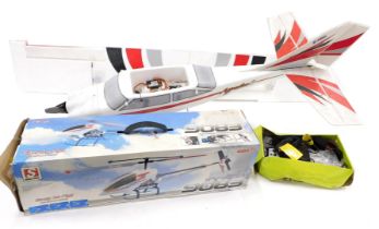 A large remote control part polystyrene airplane, a remote control helicopter, etc. Buyer Note: VAT