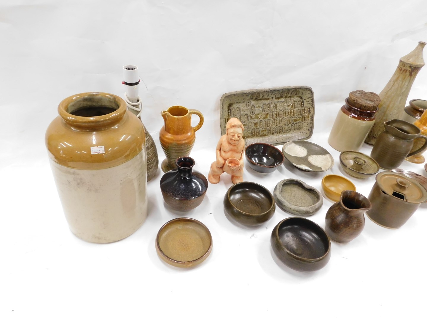 A quantity of items, to include stoneware jars, studio pottery items, etc. - Image 3 of 3