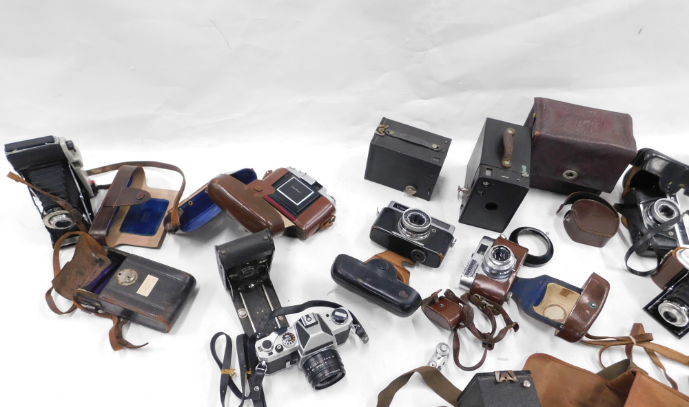 A quantity of cameras, to include Canon, Kodak box cameras, etc. - Image 2 of 4