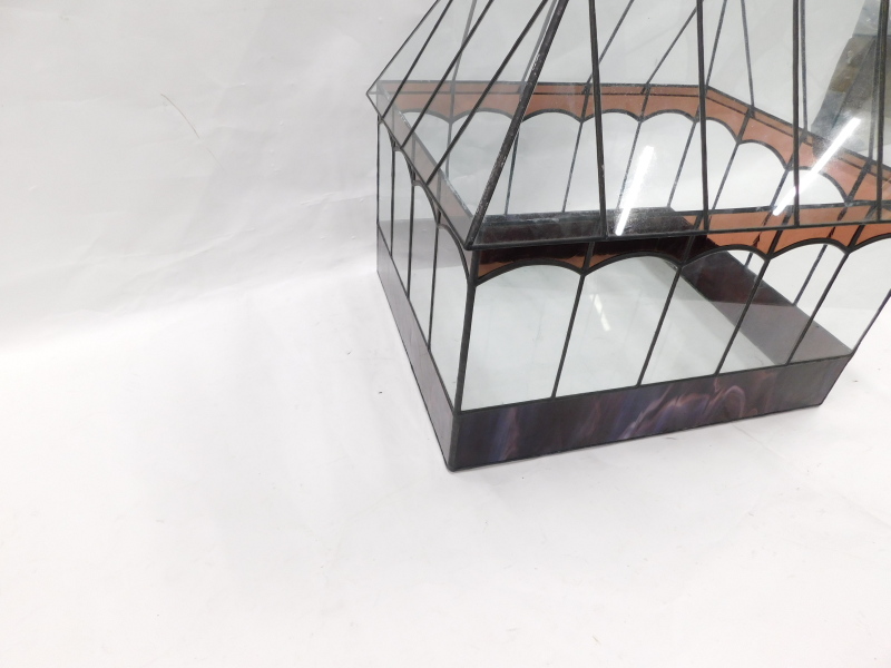 A leaded glass terrarium, the base with purple marbled stained glass panels with an arched roof, 65c - Image 3 of 4