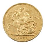 An Edward VII full gold sovereign, dated 1907.