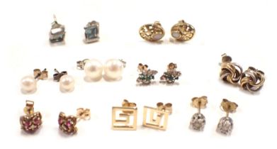 Various 9ct gold and silver earrings, comprising a pair of 9ct gold opal studs, 9ct gold garnet stud