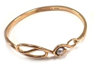 A 9ct gold bangle, of twist design set with grey cultured pearl, Sheffield 1996,