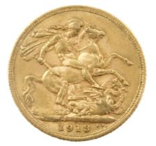 A George V full gold sovereign, dated 1913.