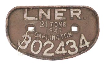 An LNER cast iron railway wagon plaque, numbered twenty one ton 1947 Darlington, 28cm wide.