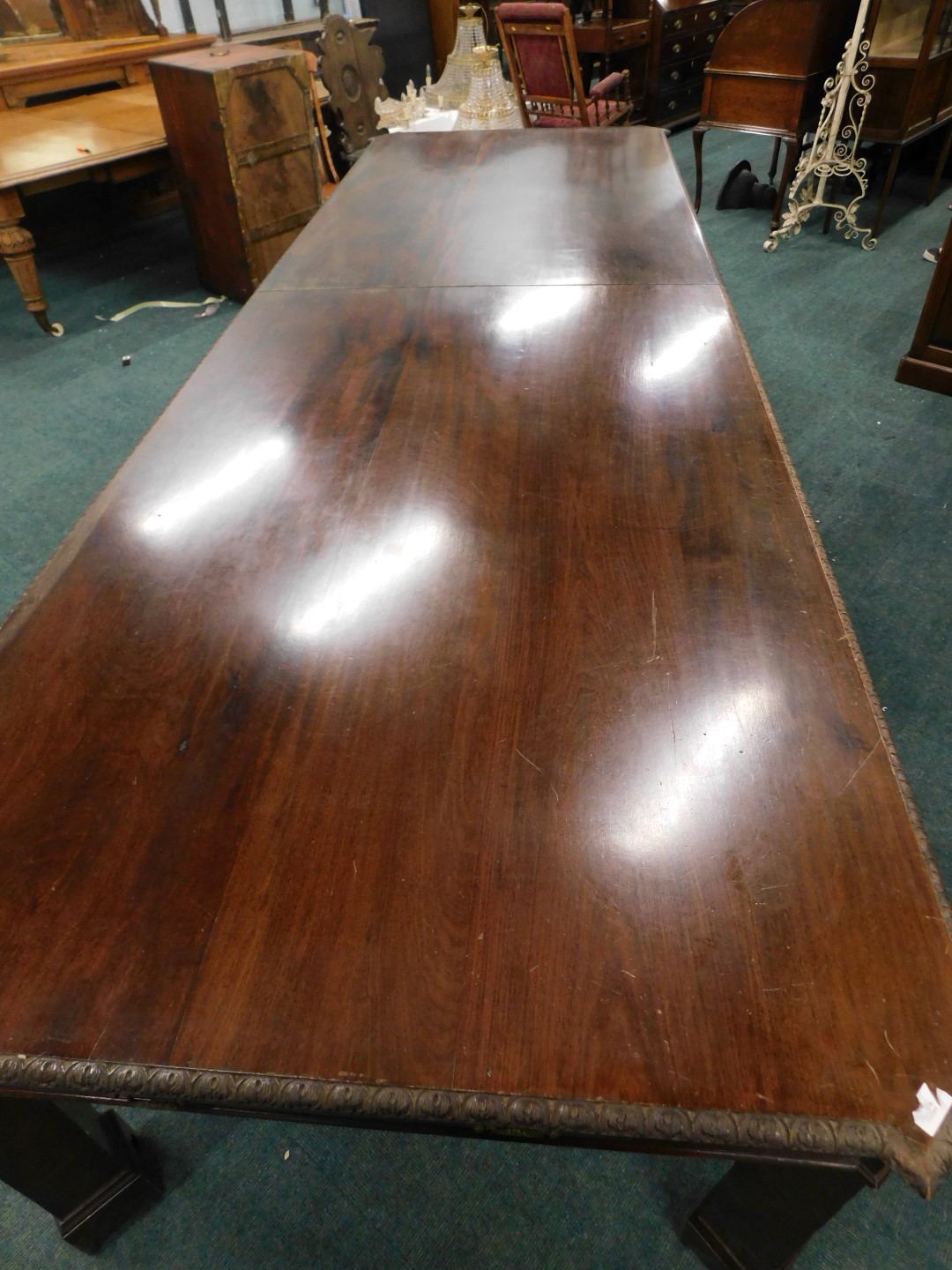 A large mahogany conference or office table, in Chippendale style, the rectangular top in two parts, - Bild 4 aus 7