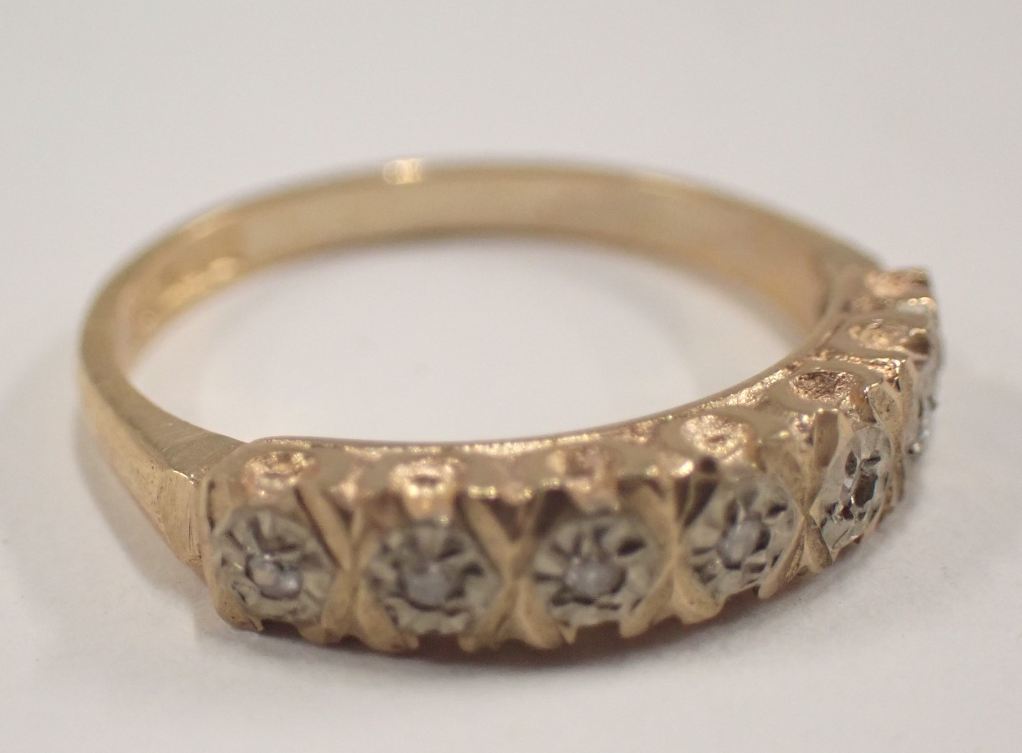 A 9ct gold half hoop dress ring, of cross design with illusion set tiny diamonds, ring size N, 2.4g - Image 2 of 4