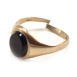 A 9ct gold signet ring, set with black onyx, cut, 1.1g. (AF)