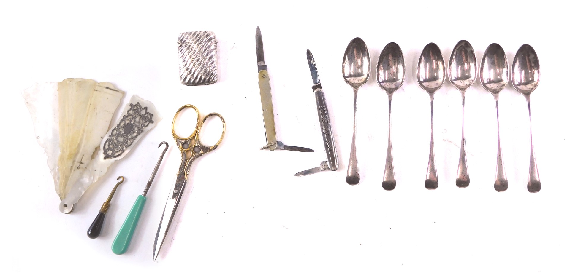 A set of silver teaspoons and accoutrements, the spoons Sheffield 1909, 2.77oz, cased, and Vesta cas