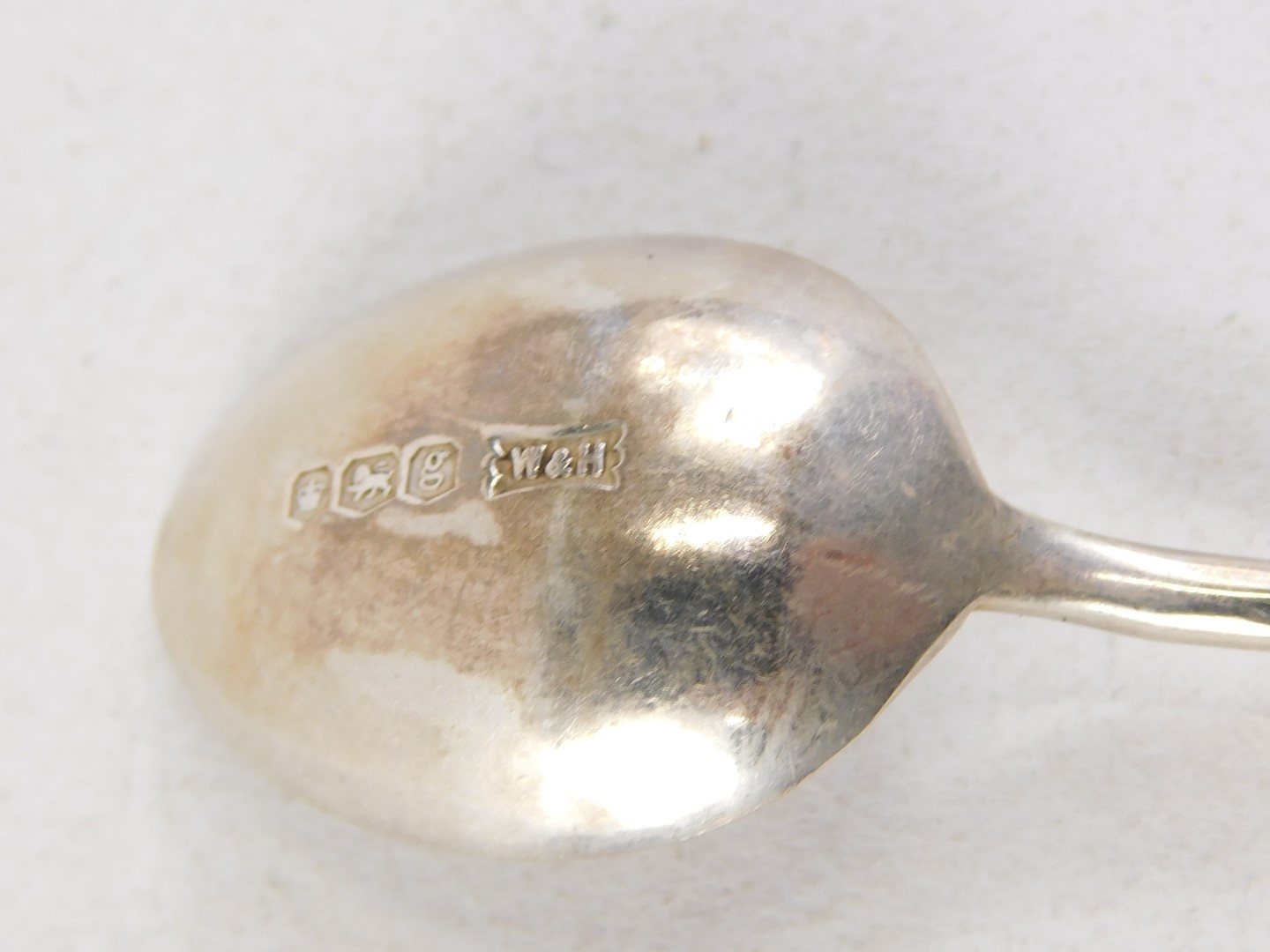 A set of Walker & Hall silver bean handled coffee spoons, and three apostle silver coffee spoons, wi - Image 2 of 4