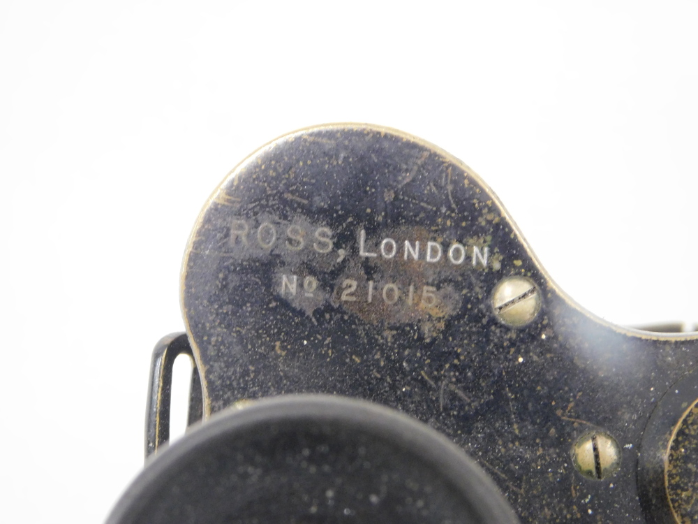 A quantity of binoculars, to include some in leather cases. - Image 4 of 5