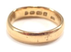 A George V 18ct gold wedding band, of plain design, maker SH, Birmingham 1913, ring size M, 5.3g.