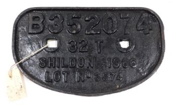 A cast iron railway wagon plaque, numbered B352074 32T Shildon 1966, 28cm wide.