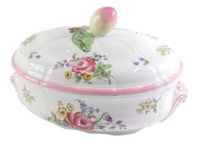 A Spode Marlborough sprays pattern oven to tableware tureen, decorated with flowers, 26cm wide.