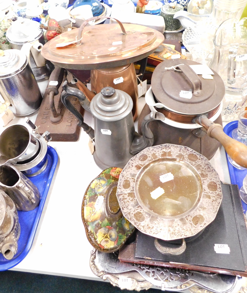 Various metalware, to include a 19thC copper pan lid, 33cm diameter, a Bell pan with porcelain liner