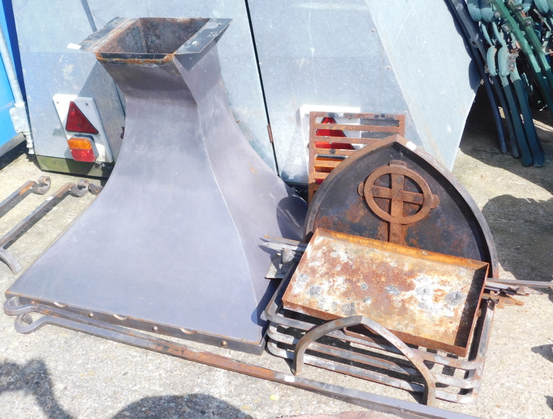 Withdrawn pre-sale. A mid 20thC Bob Cakes blacksmith made fire grate in gothic style, fireside