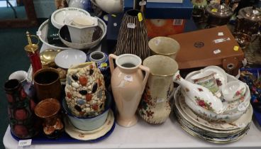 Decorative china and effects, to include a Royal Albert Old Country Roses bud vase, various collecto