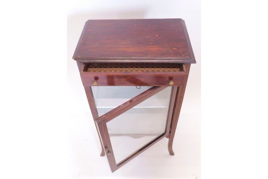 An Edwardian mahogany and boxwood strung side cabinet, the top with a moulded edge above a drawer an - Image 2 of 3