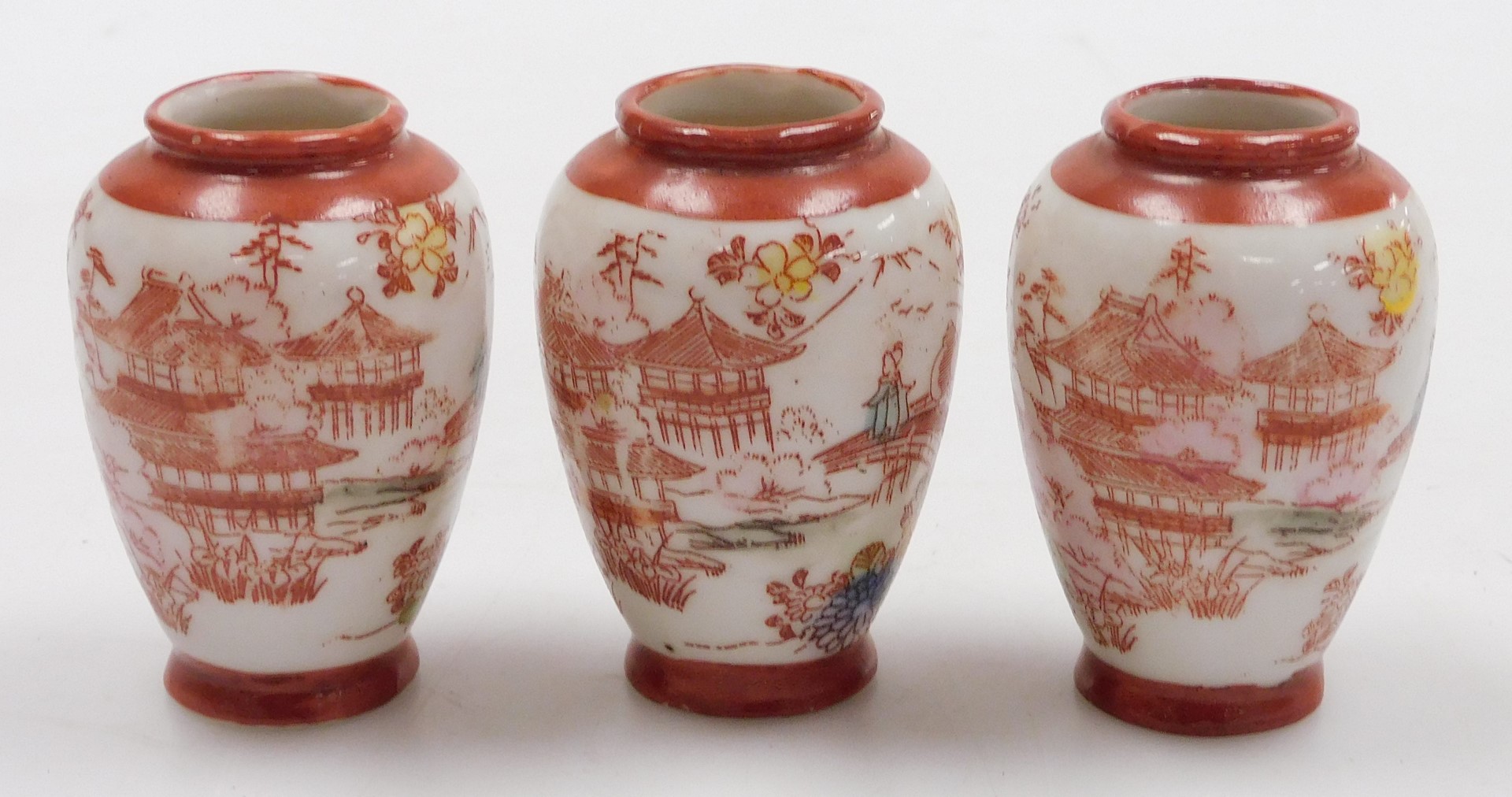 A group of Chinese and Japanese porcelain, and pottery, including Arita vases, Chinese famille rose - Image 6 of 17