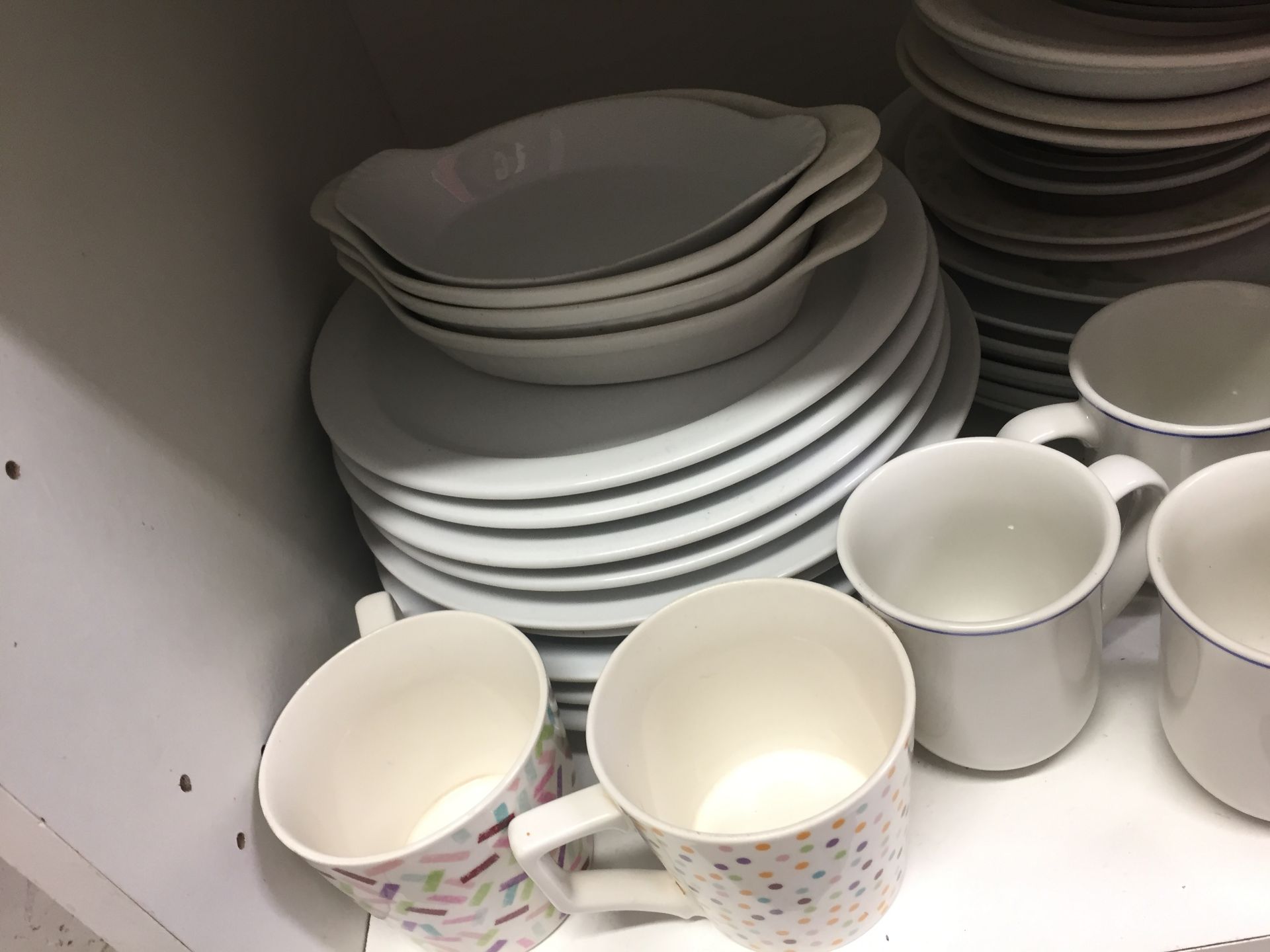 Plates, Cups & Saucers - Image 4 of 5