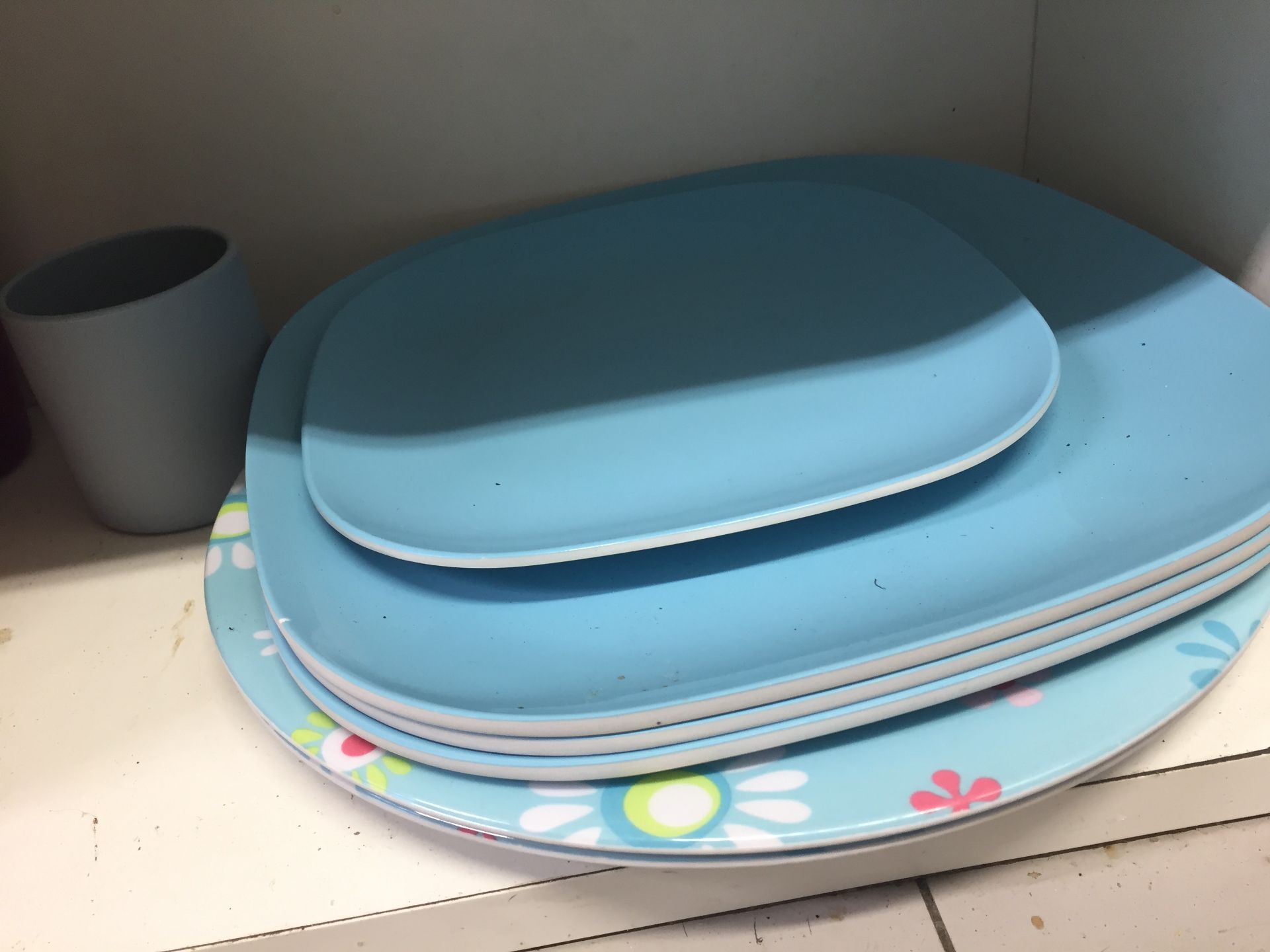 Plastic Beakers Contents of Cupboard - Image 8 of 10