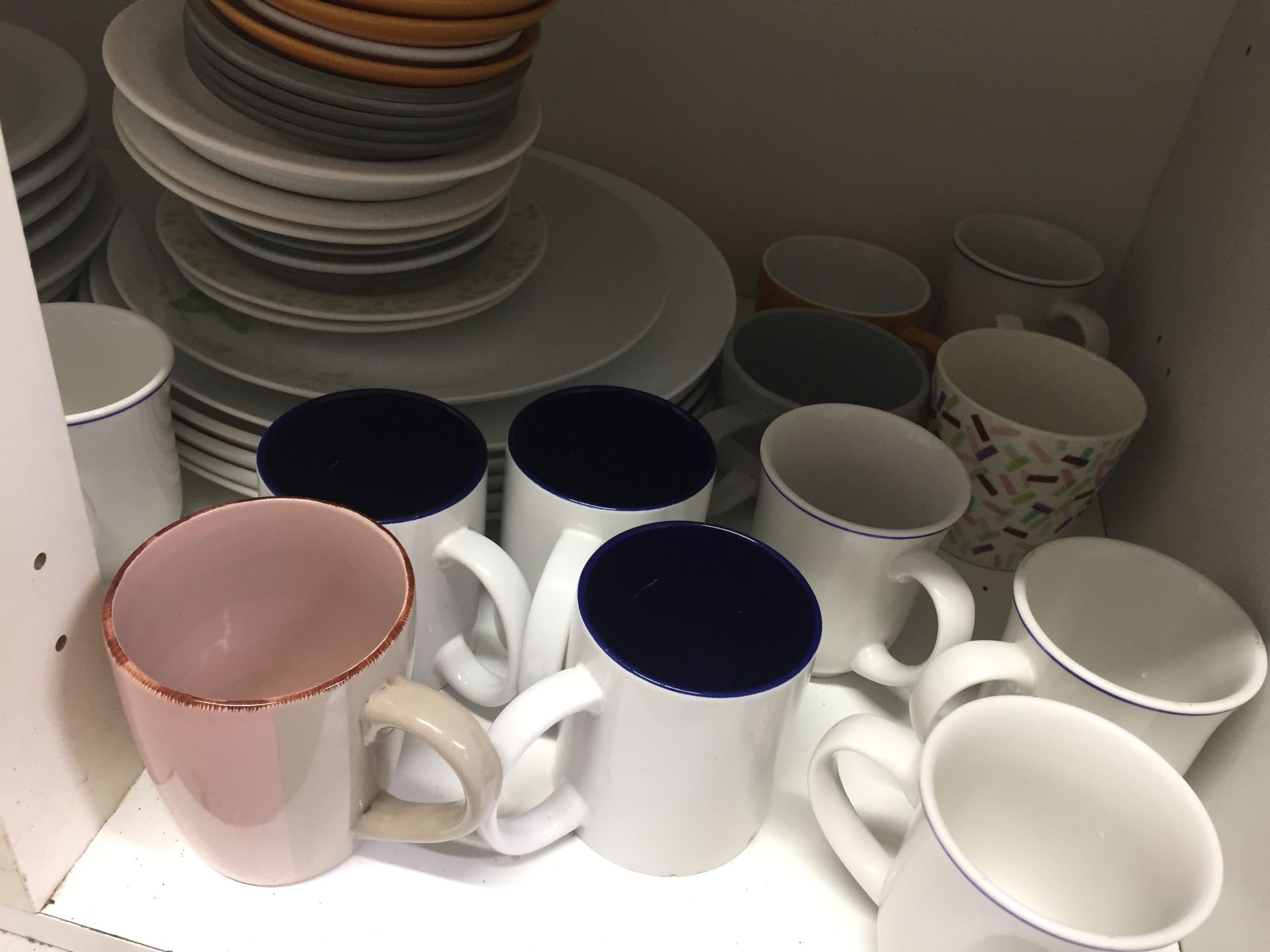 Plates, Cups & Saucers - Image 3 of 5