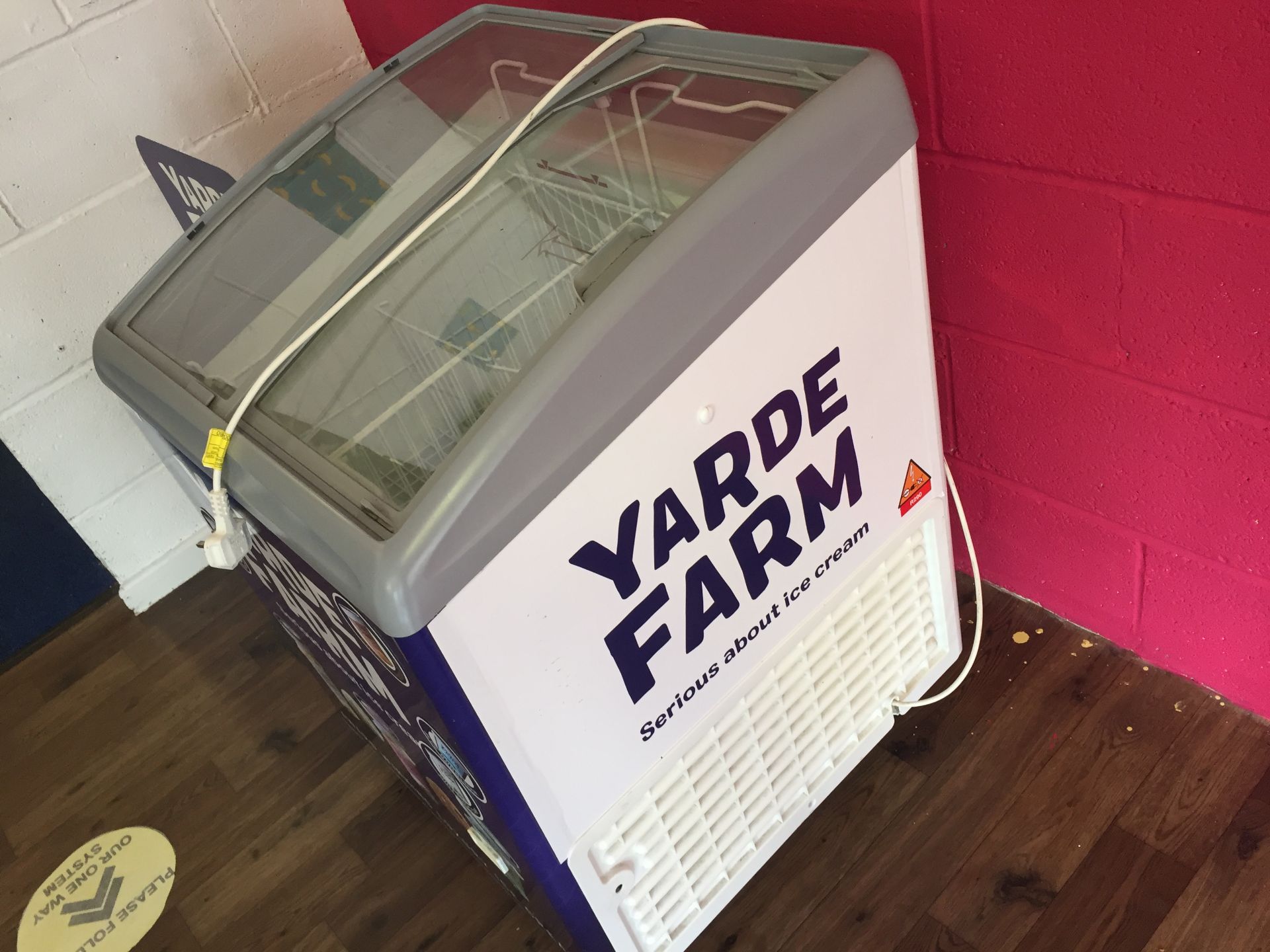 Yarde Farm Ice Cream Freezer - Image 2 of 3