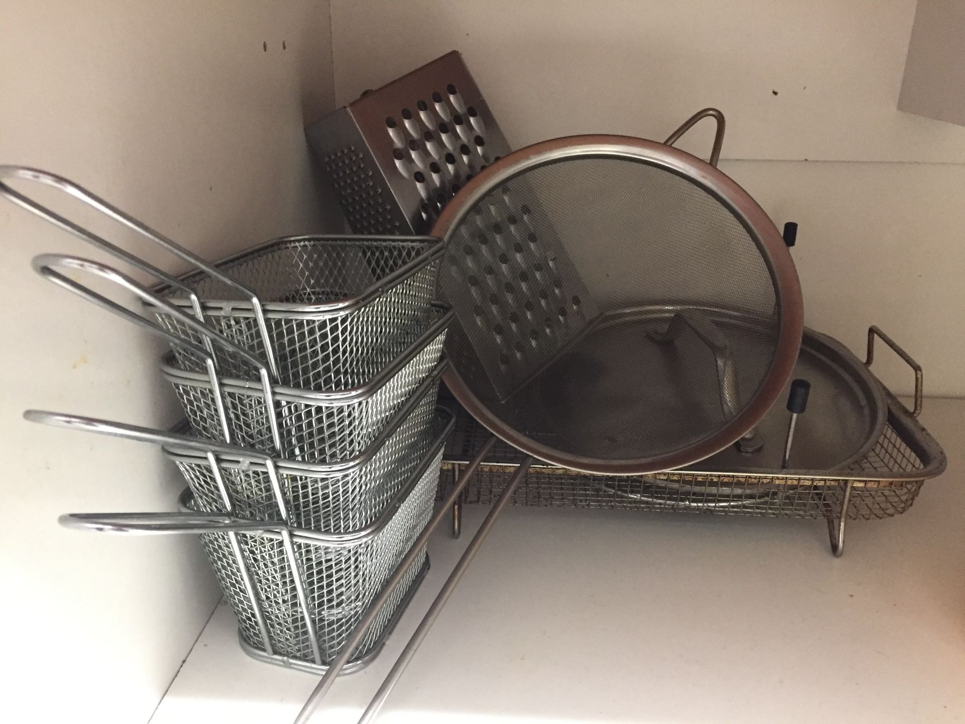 Plastic Beakers Contents of Cupboard - Image 4 of 10