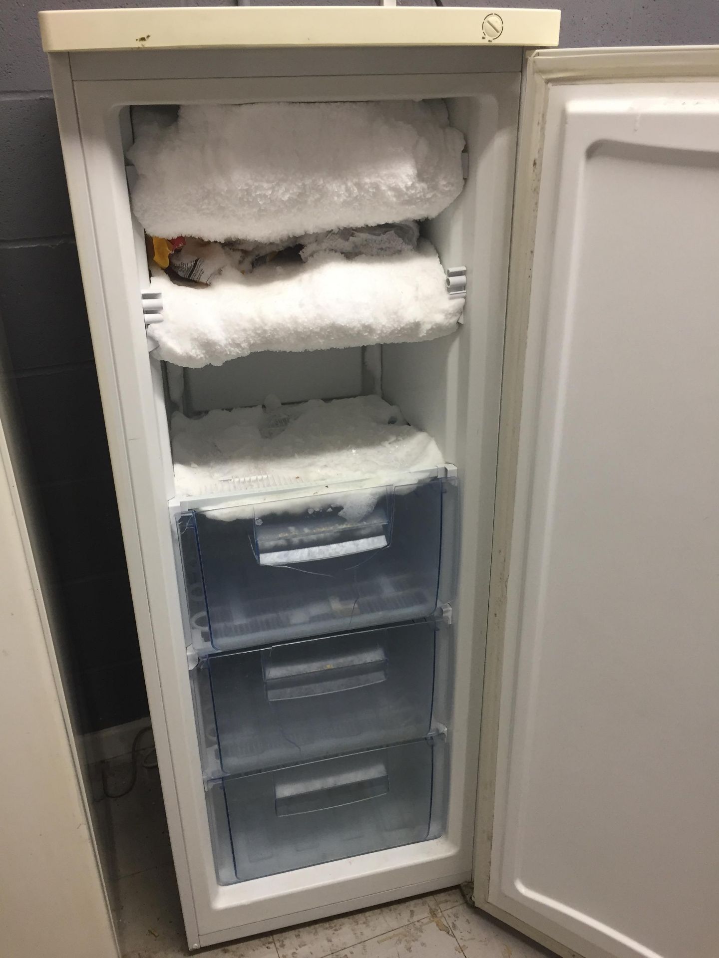 Matsui Upright Freezer - Image 2 of 3