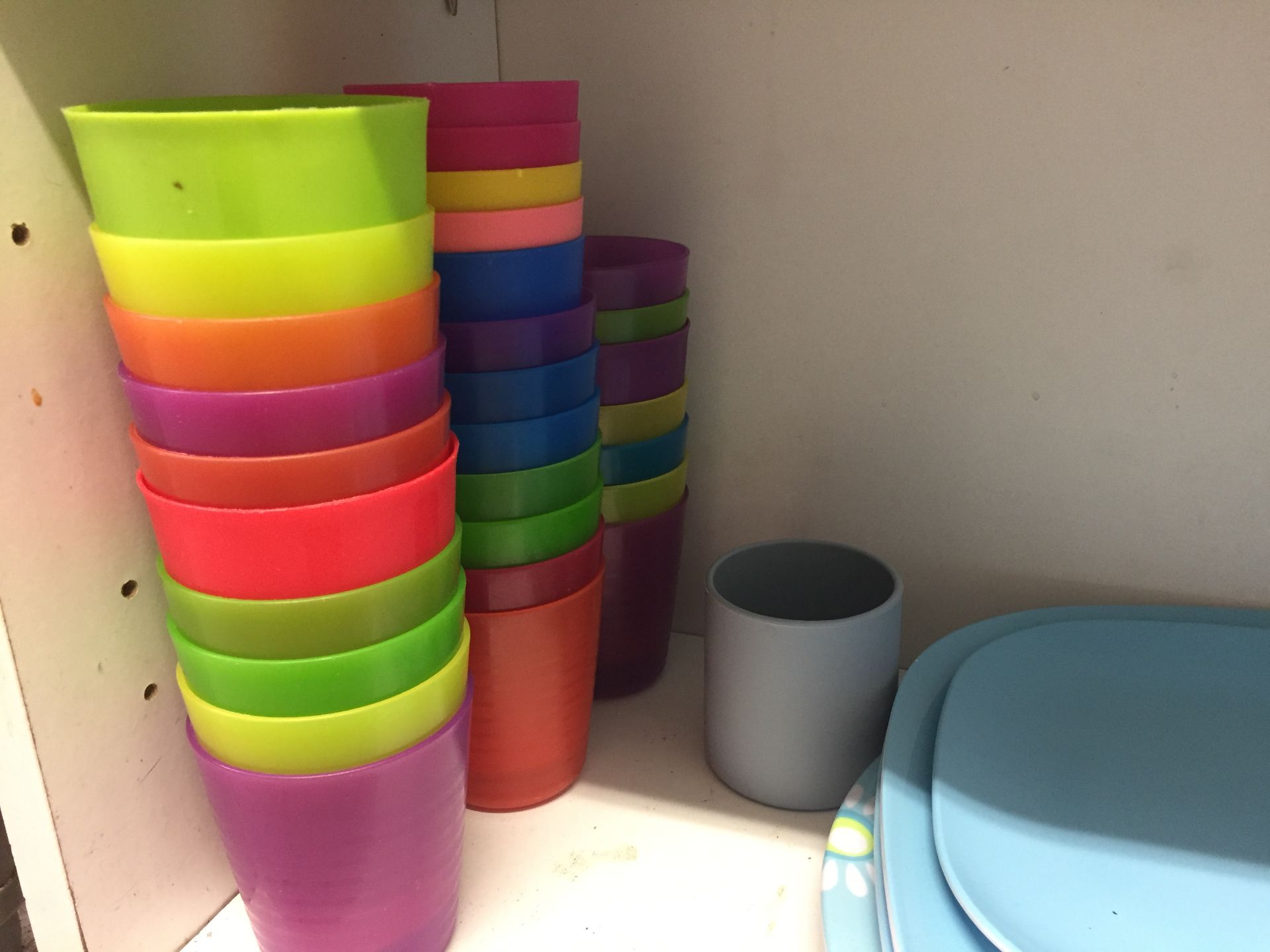 Plastic Beakers Contents of Cupboard - Image 7 of 10