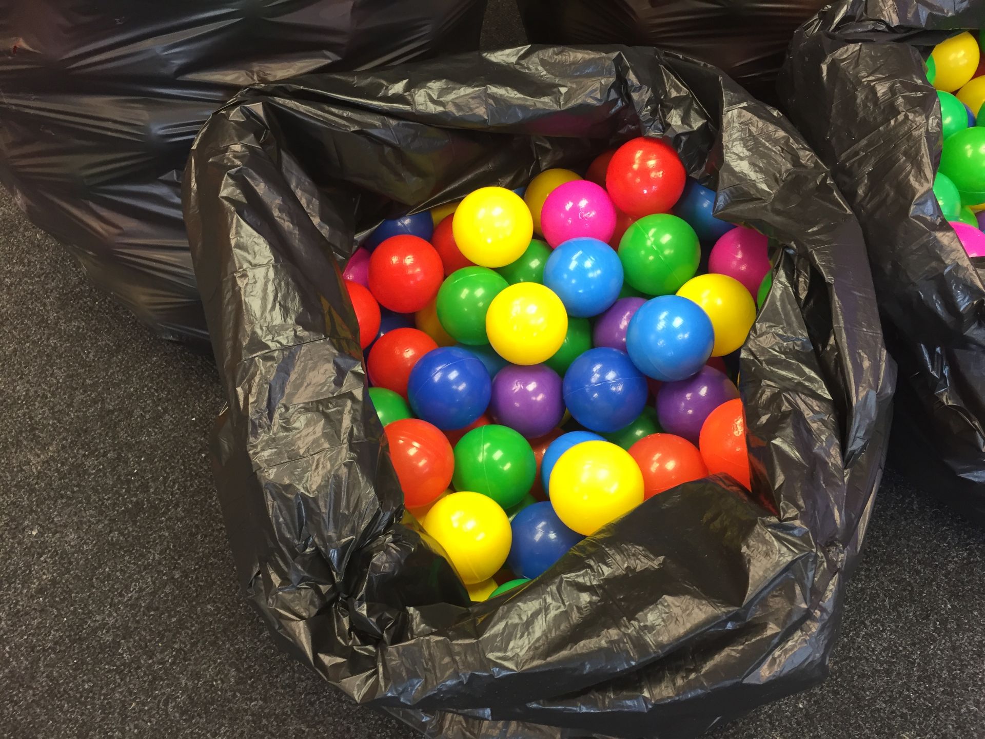 CE Marked Plastic Balls (4 bags) - Image 2 of 2