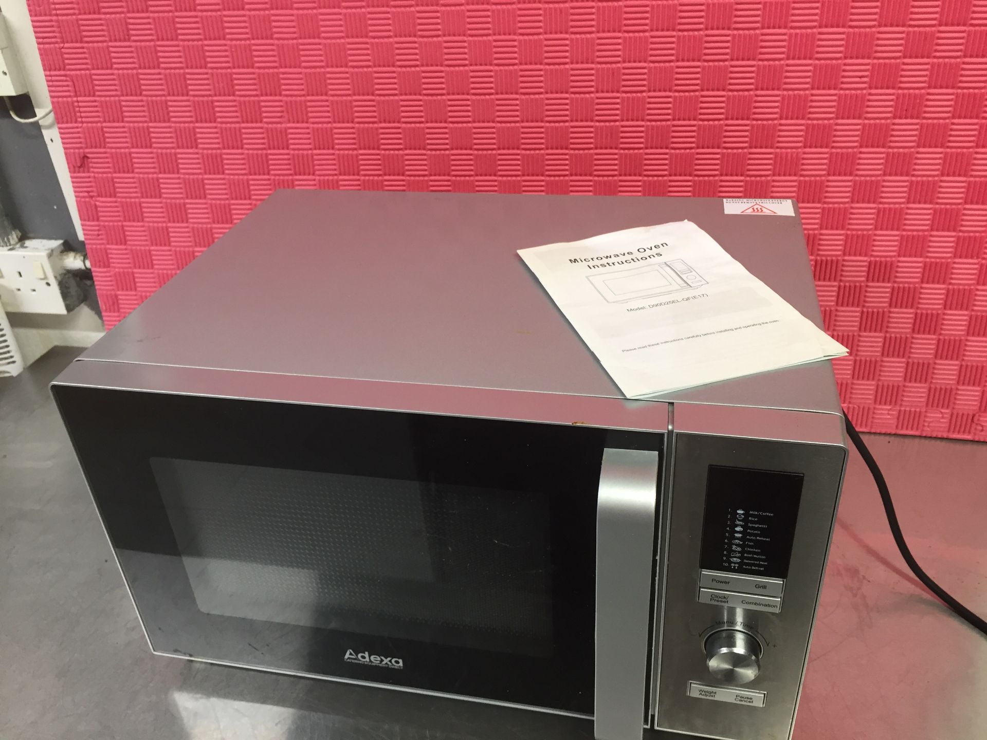 ADEXA Microwave Oven - Image 3 of 5