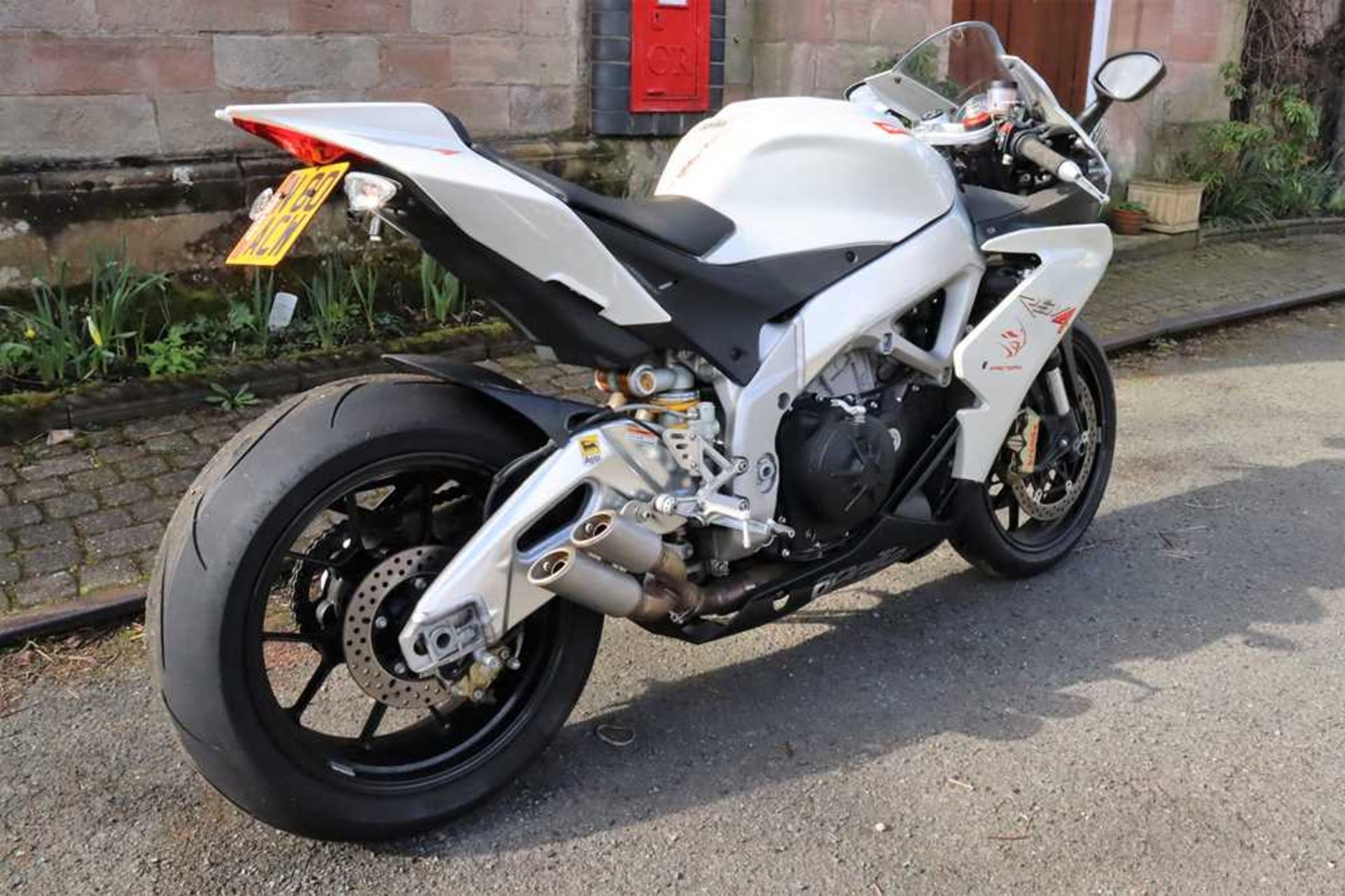 2010 Aprilia RSV4R Fitted with Moto GP style exhaust, original included - Image 5 of 44