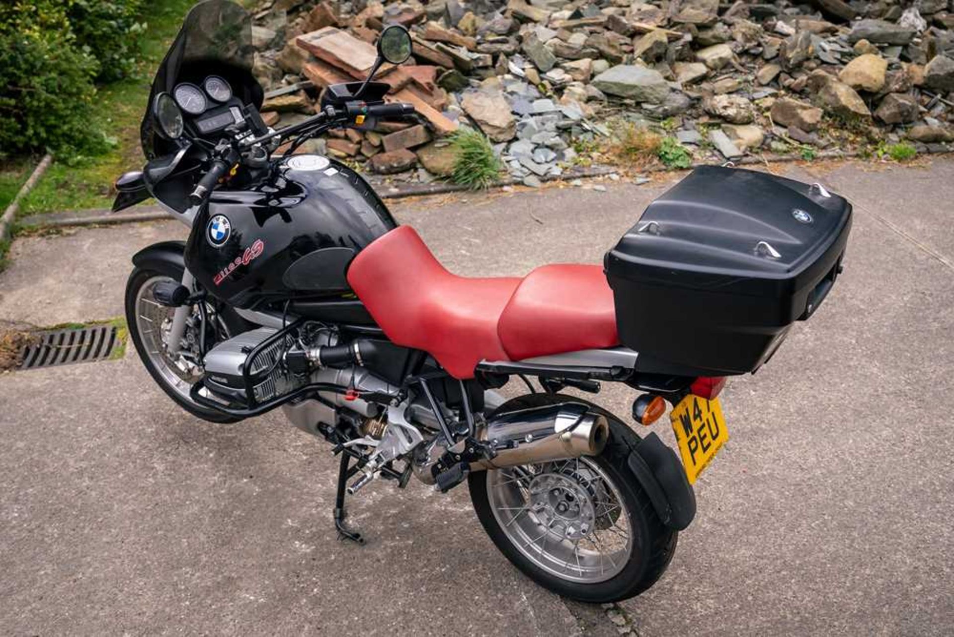 2000 BMW R1100GS Fitted with panniers, top box, and engine bars - Image 4 of 34