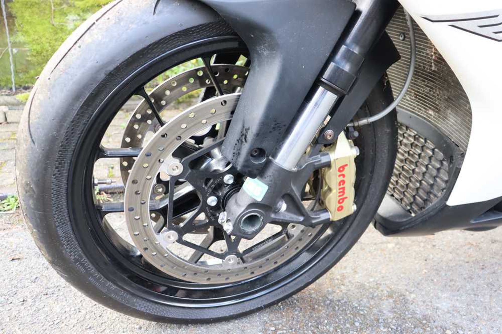 2010 Aprilia RSV4R Fitted with Moto GP style exhaust, original included - Image 24 of 44