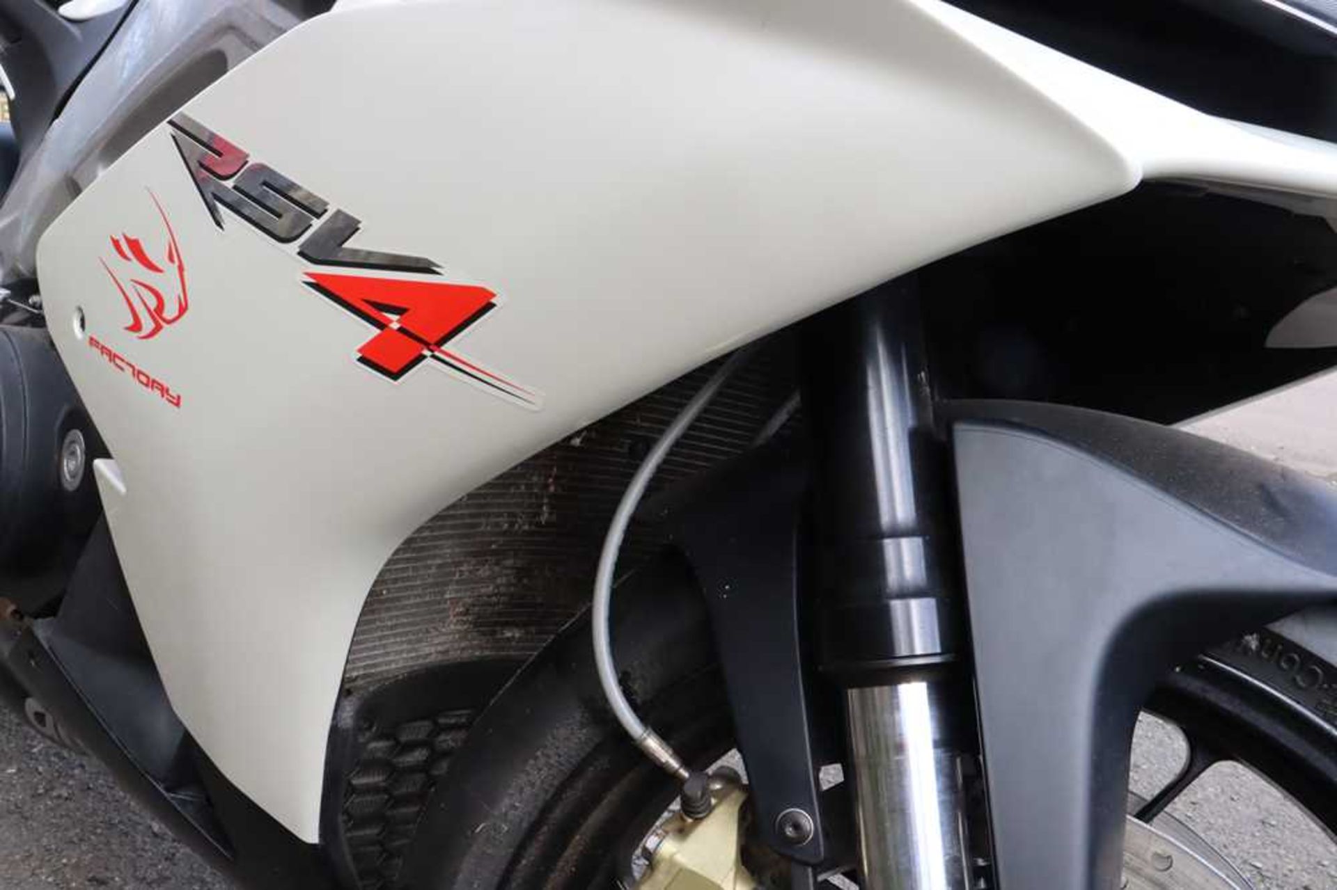 2010 Aprilia RSV4R Fitted with Moto GP style exhaust, original included - Image 11 of 44