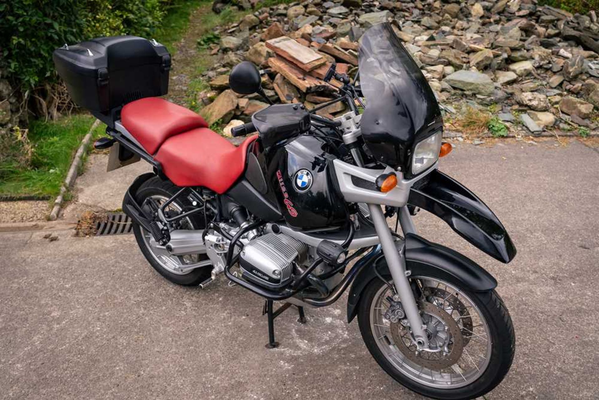 2000 BMW R1100GS Fitted with panniers, top box, and engine bars - Image 3 of 34