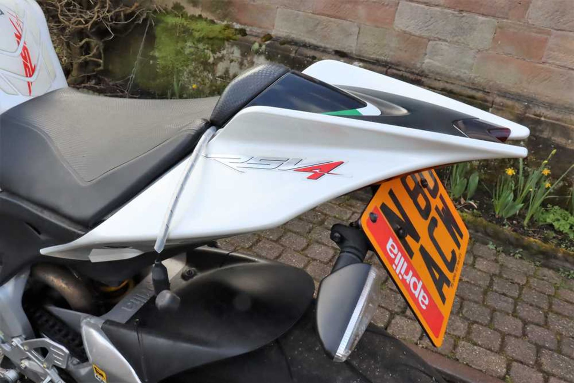 2010 Aprilia RSV4R Fitted with Moto GP style exhaust, original included - Image 18 of 44