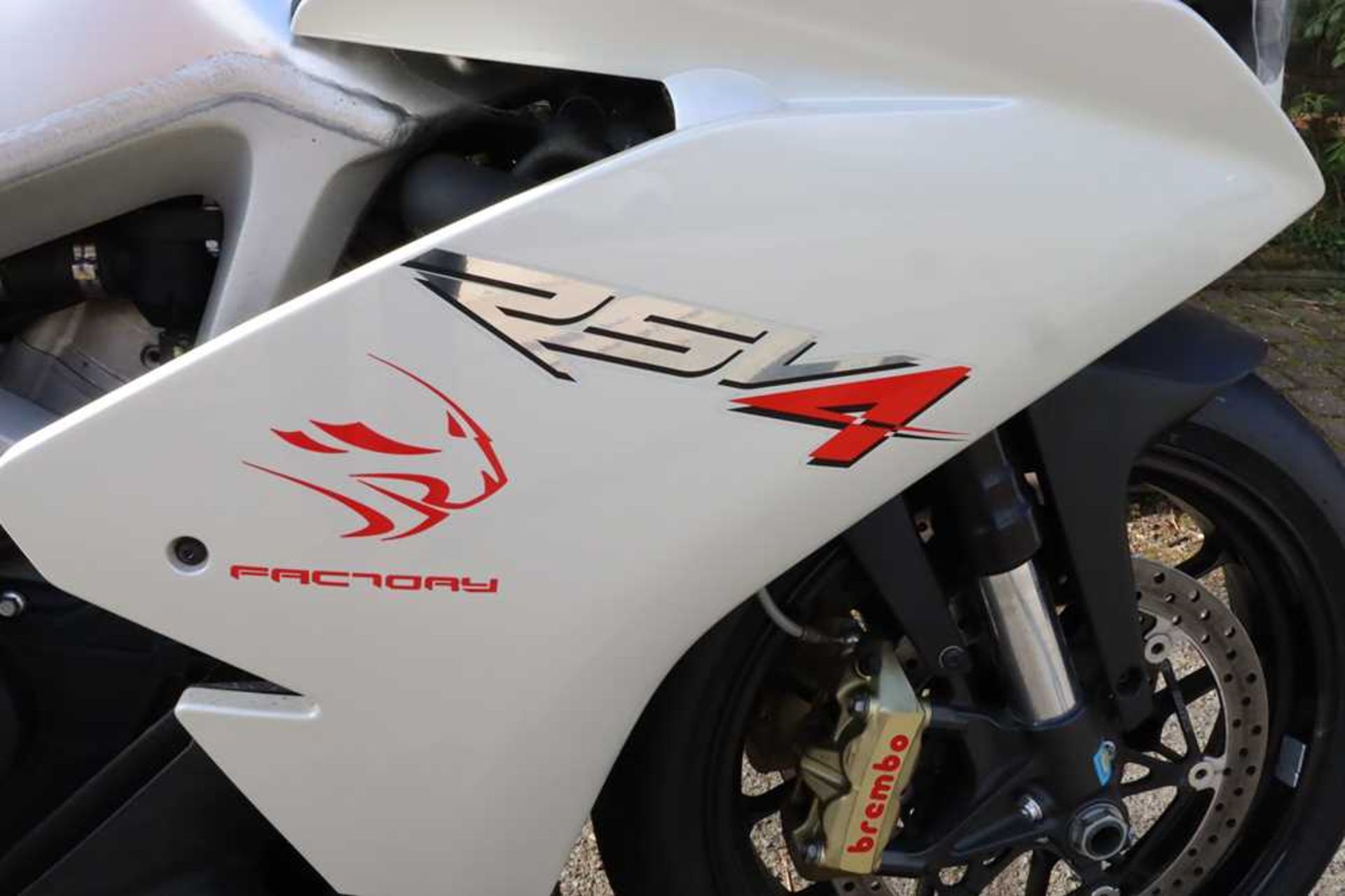 2010 Aprilia RSV4R Fitted with Moto GP style exhaust, original included - Image 8 of 44