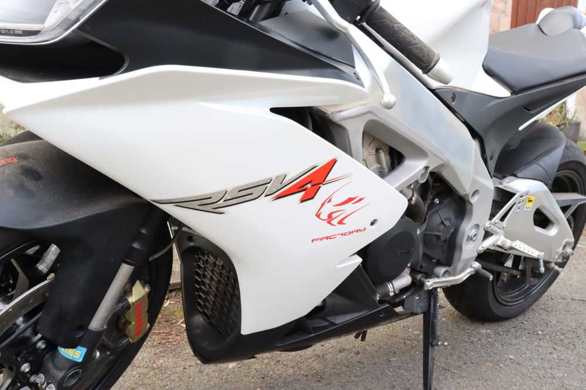 2010 Aprilia RSV4R Fitted with Moto GP style exhaust, original included - Image 10 of 44