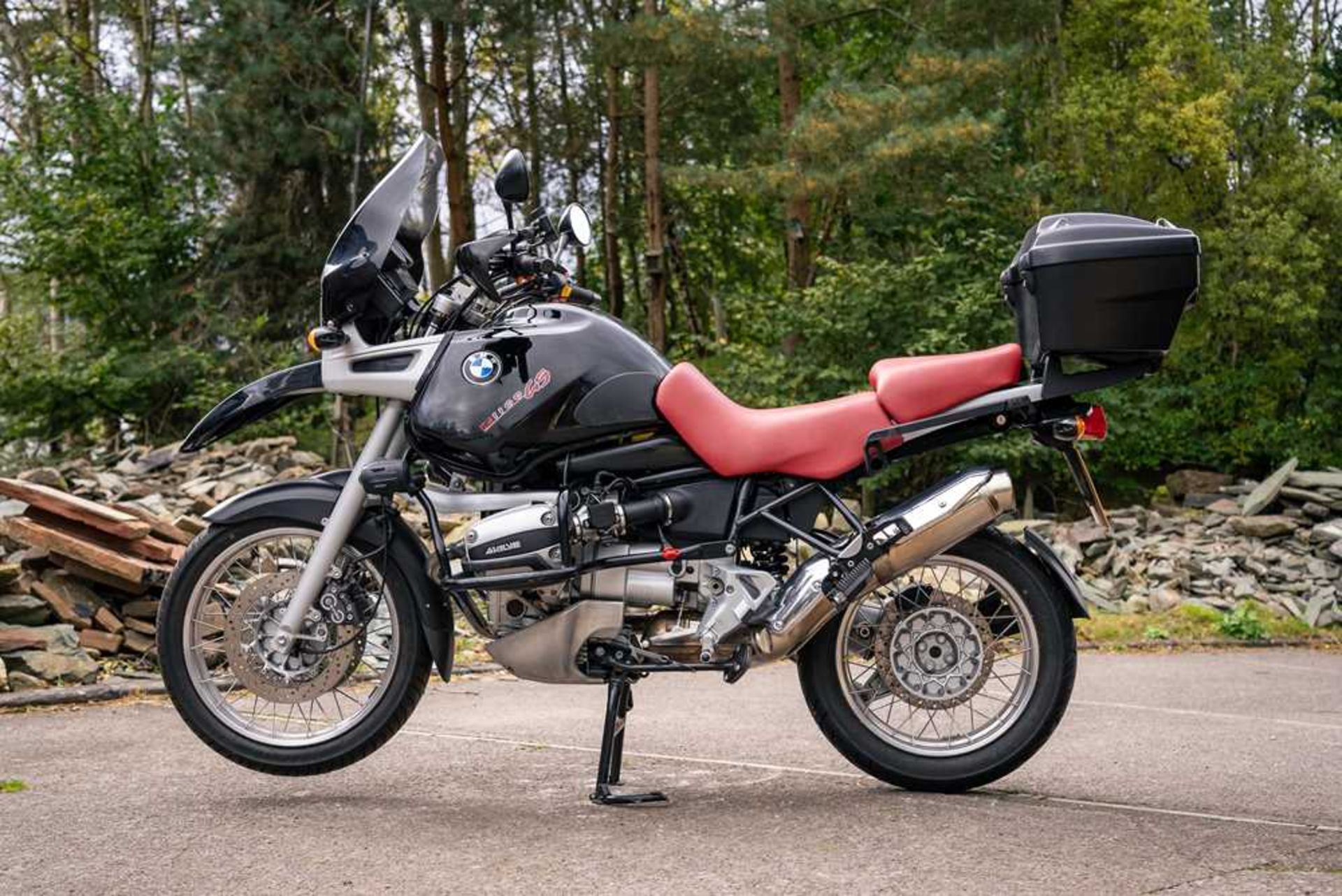 2000 BMW R1100GS Fitted with panniers, top box, and engine bars - Image 2 of 34