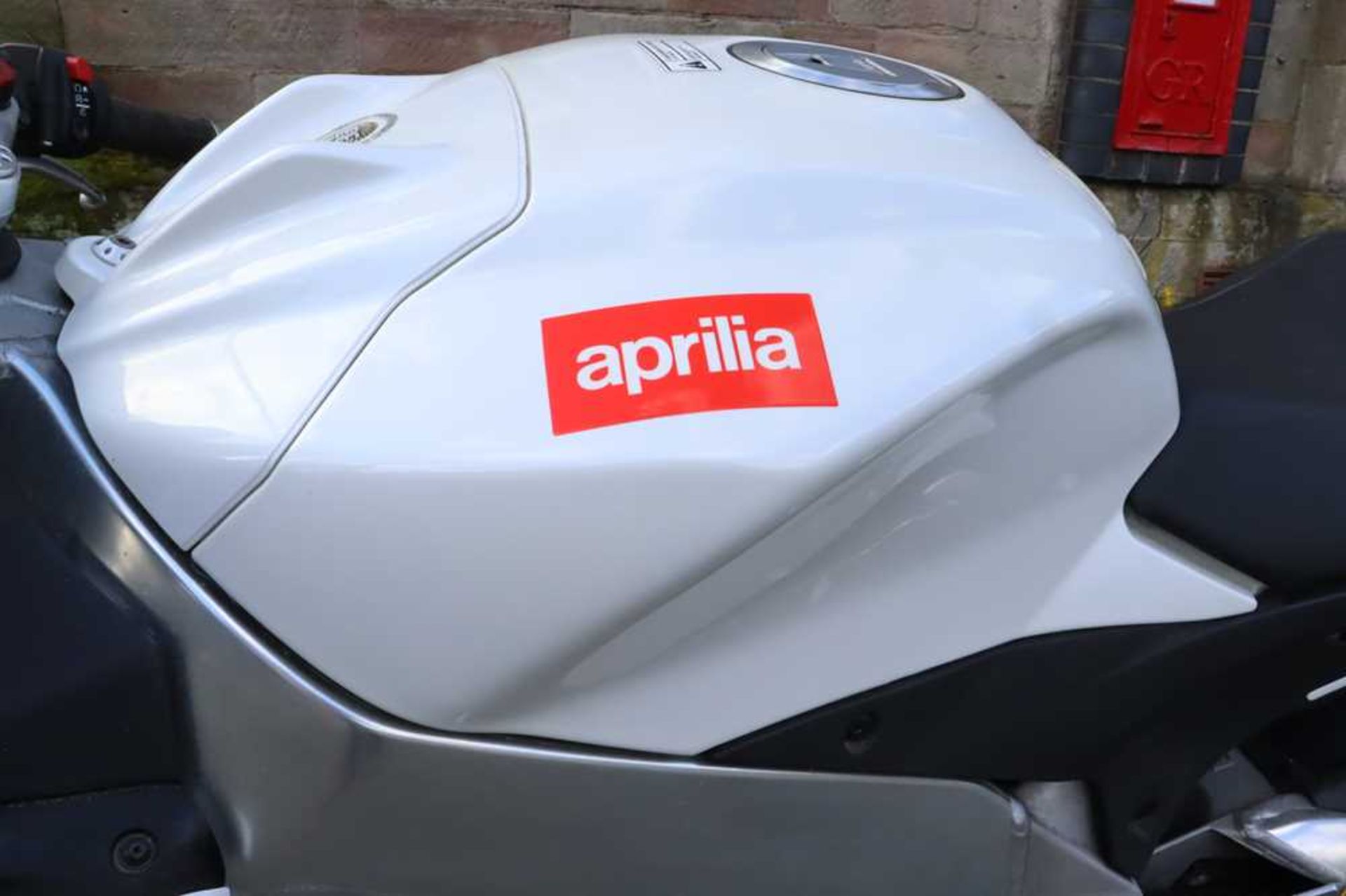 2010 Aprilia RSV4R Fitted with Moto GP style exhaust, original included - Image 16 of 44