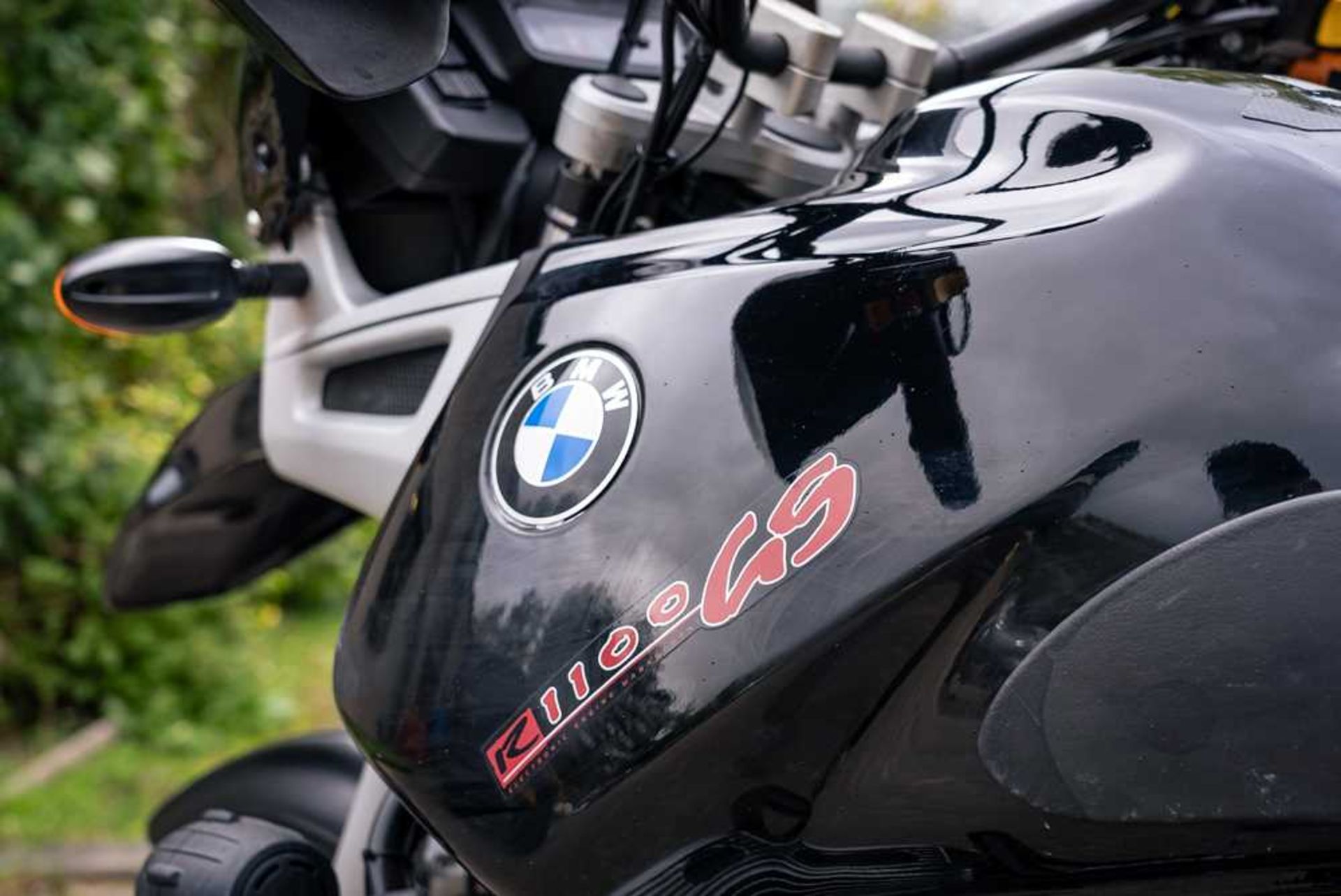 2000 BMW R1100GS Fitted with panniers, top box, and engine bars - Image 12 of 34