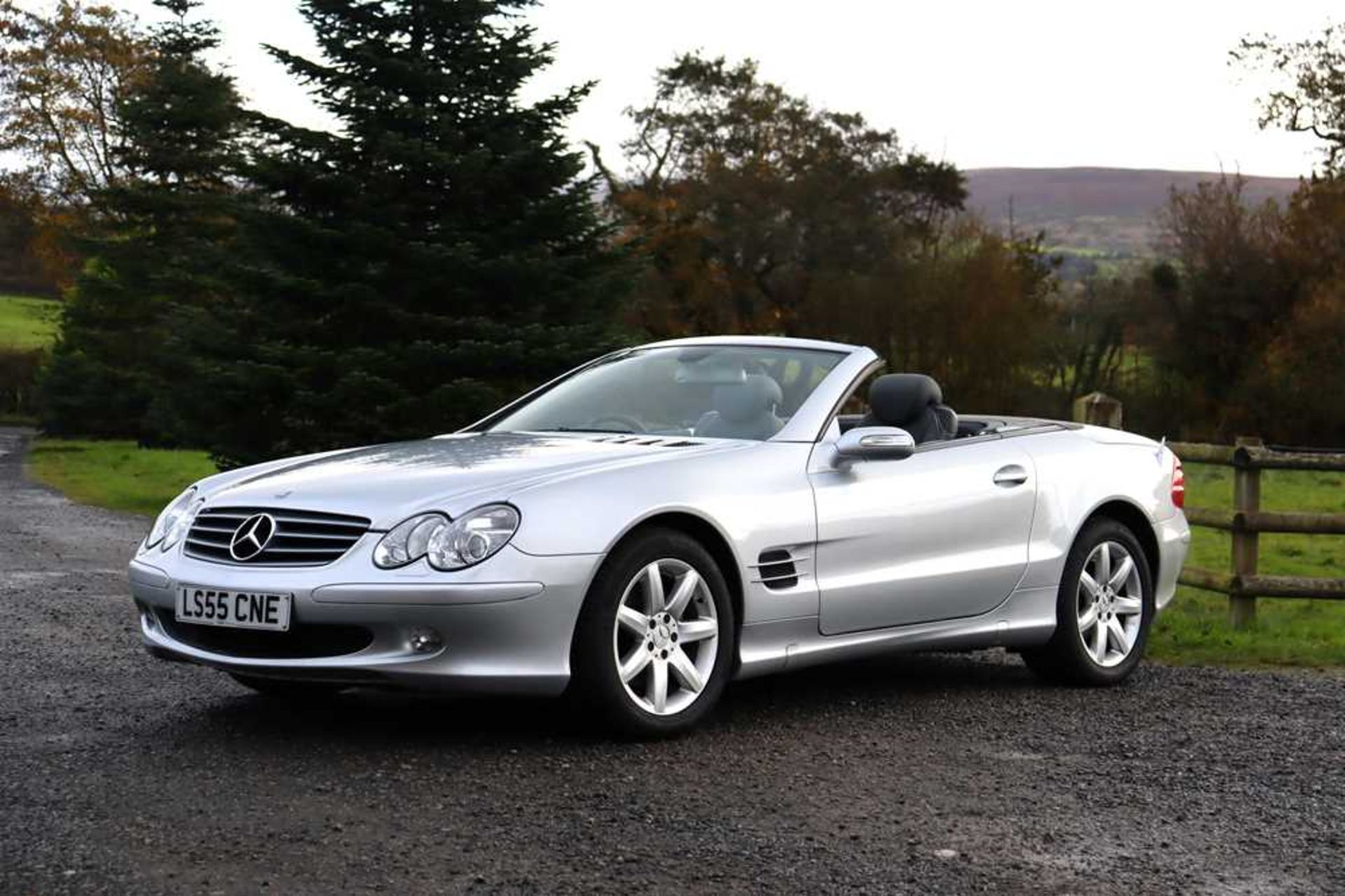 2005 Mercedes-Benz SL 350 Just 34,800 miles from new - Image 2 of 75