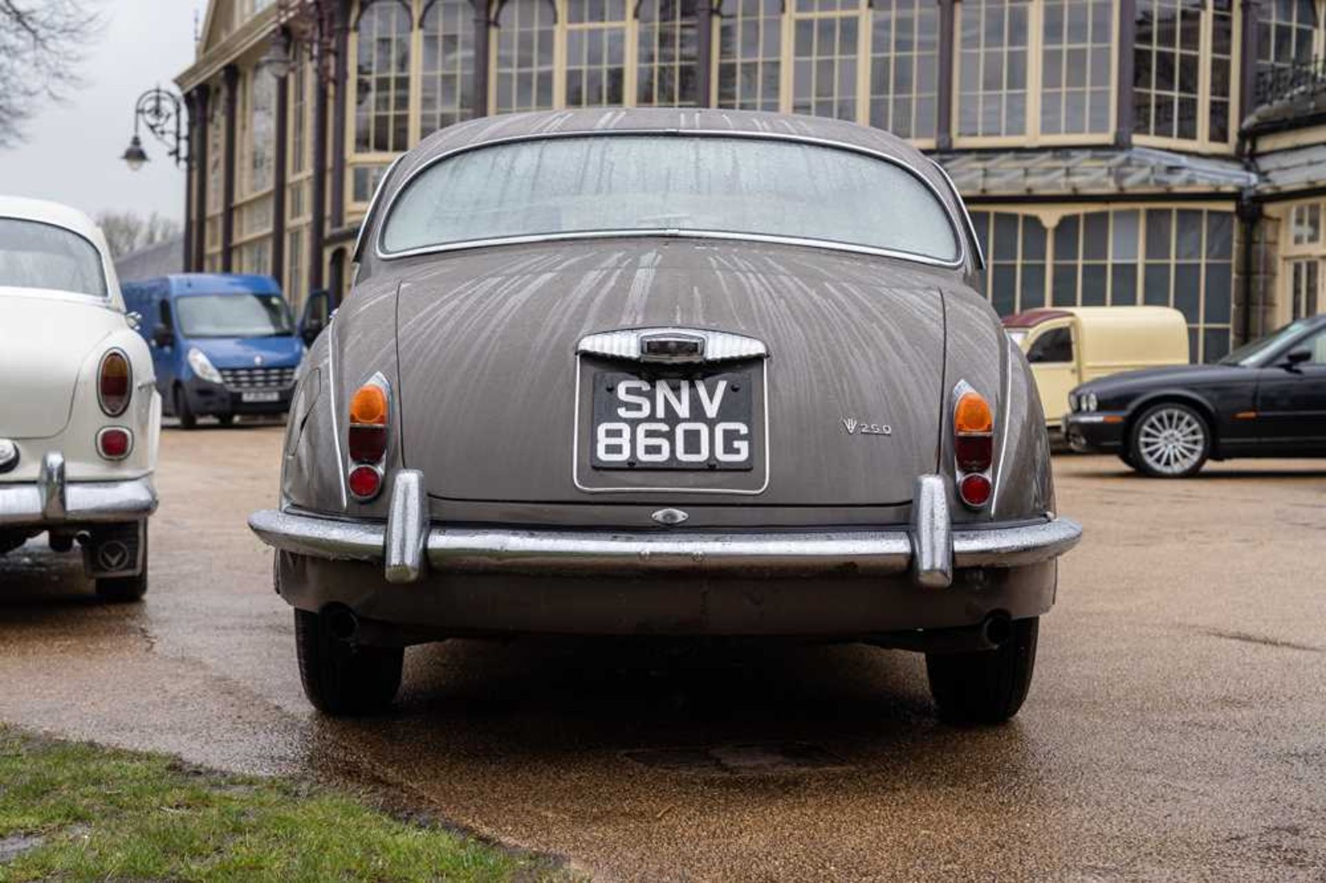 1969 Daimler V8-250 Desirable manual example with overdrive - Image 18 of 101