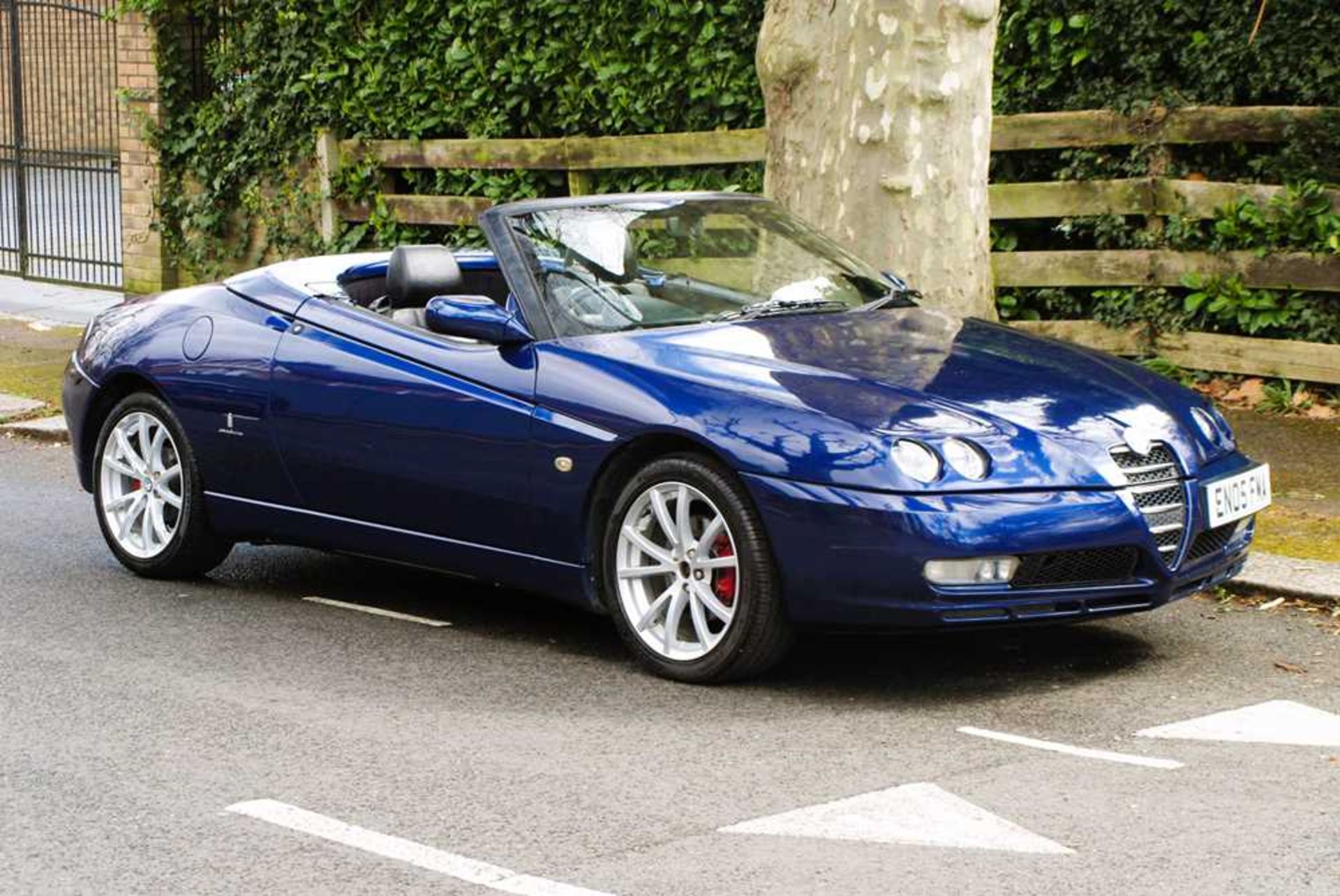 2005 Alfa Romeo Spider JTS Lusso No Reserve - Image 2 of 42