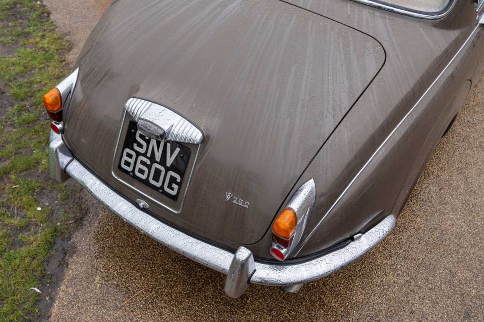 1969 Daimler V8-250 Desirable manual example with overdrive - Image 15 of 101