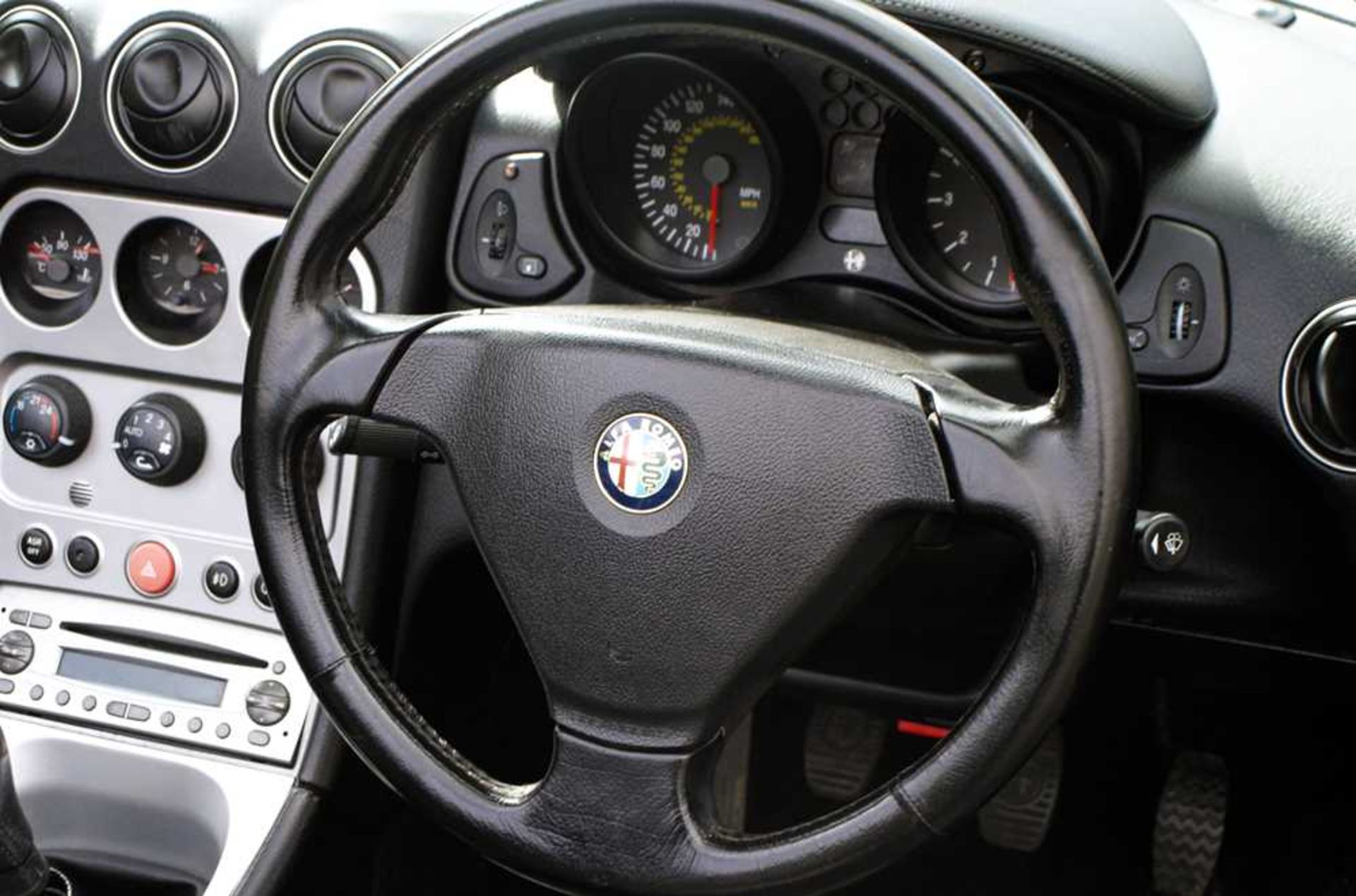 2005 Alfa Romeo Spider JTS Lusso No Reserve - Image 30 of 42